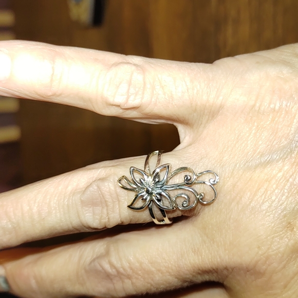 New Sterling silver Flower Ring Size 9 - Picture 7 of 8